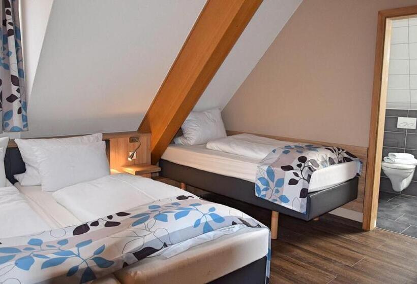 Номер Стандарт Трехместный, Cafe Hotel Altreuter