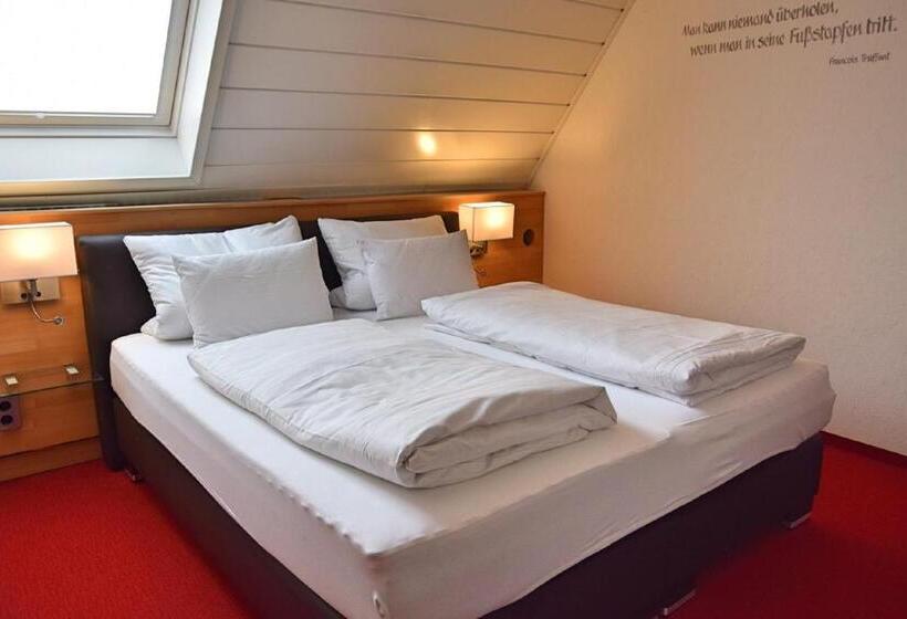 Четырехместный Номер Стандарт, Cafe Hotel Altreuter