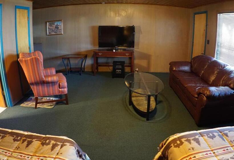 Студия Стандарт, Eagle Nest Fly Shack & Lodge