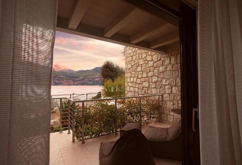 Standard studio with lake view, Sunset Residence