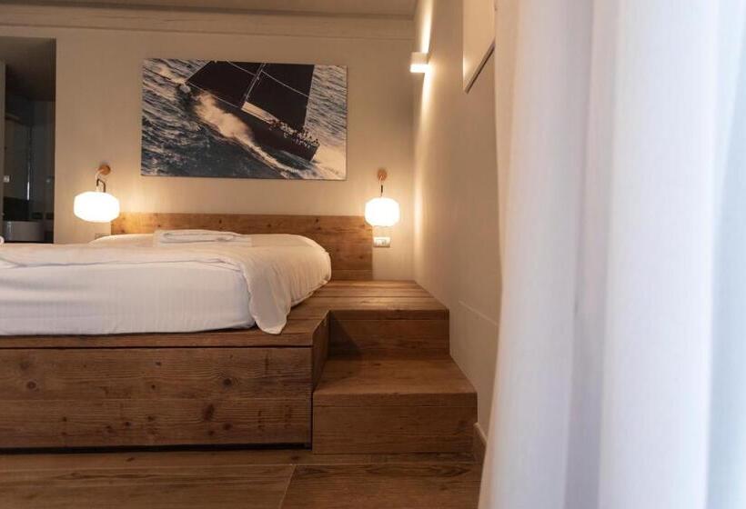 Standard studio with lake view, Sunset Residence