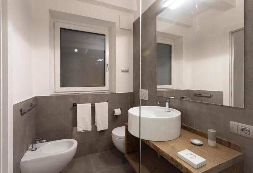 1 Bedroom Apartment Lake View, Sunset Residence