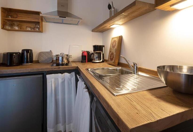 2 Bedrooms Apartment Lake View, Sunset Residence