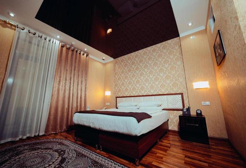 발코니가 있는 스위트, Asmald Palace