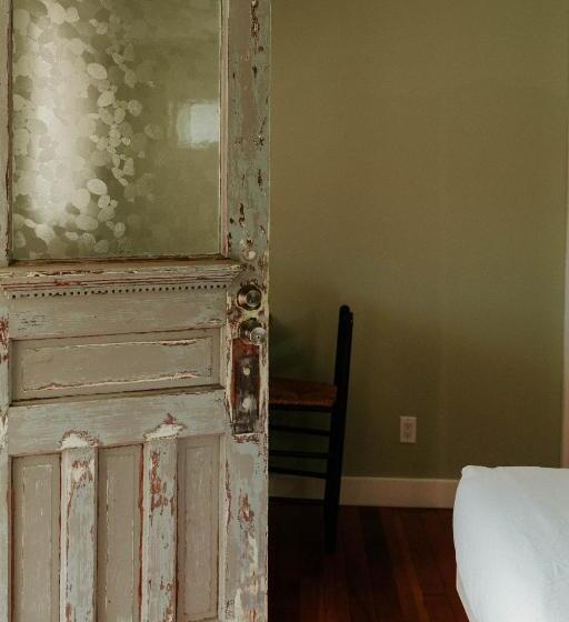 Номер Стандарт, Pitchwood Inn