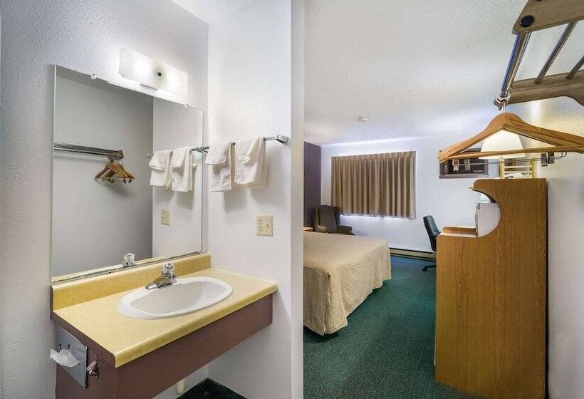 Номер Стандарт 2 Двуспальные Кровати, Rodeway Inn Gateway To Medora Troosevelt & Makoshika State Park