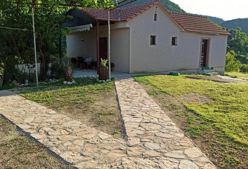 اتاق استاندارد سه تخته با چشم‌انداز باغ, Village House   Novak Rijecani