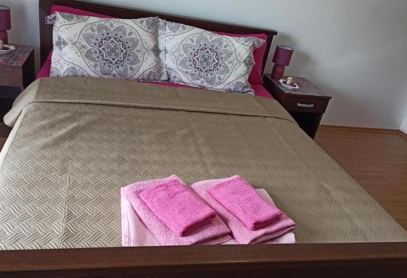 اتاق استاندارد چهارنفره با چشم‌انداز باغ, Village House   Novak Rijecani