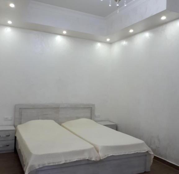 اتاق راحتی سه تخته, Apartment Maxinjauri
