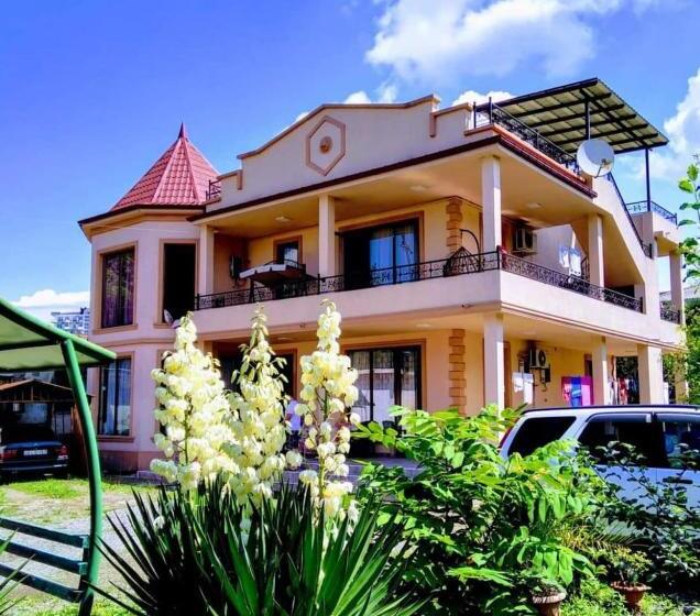 سوئیت 2 خوابه, Apartment Maxinjauri