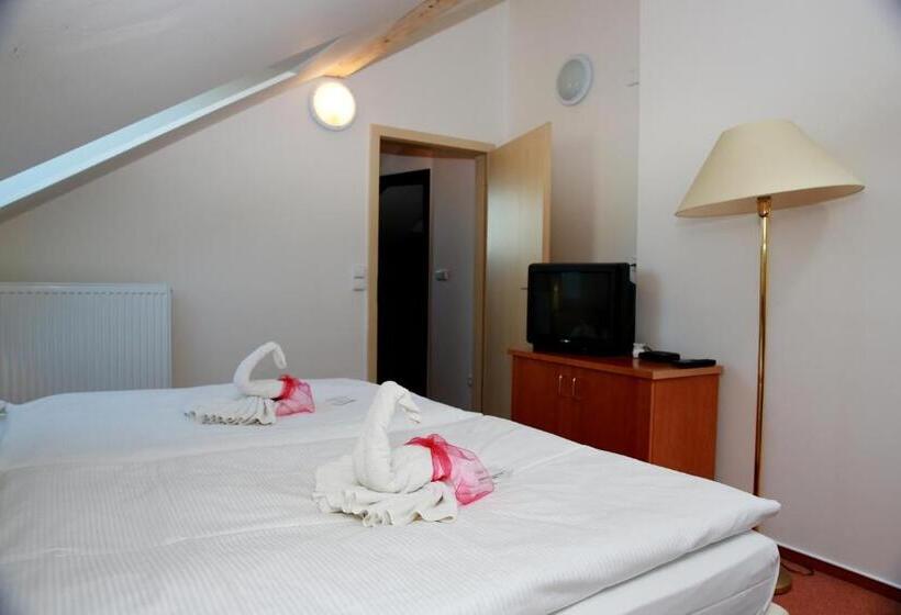 3 Bedroom Suite, Wellness Penzion Kroměříž   Zlobice