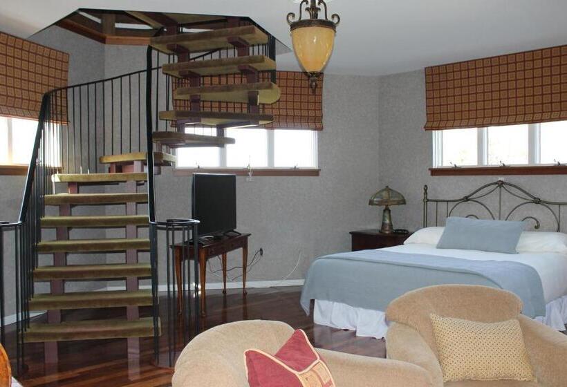 Люкс с Террасой, Twin Pine Manor