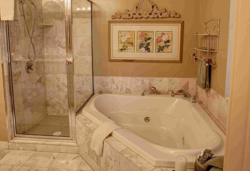 Люкс с Балконом, Twin Pine Manor