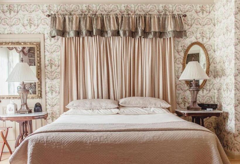 Люкс с Балконом, Twin Pine Manor