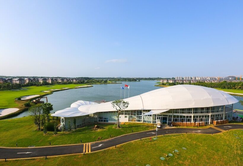Номер Премиум Вид на Озеро, Holiday Inn Resort Qionghai Guantang, An Ihg