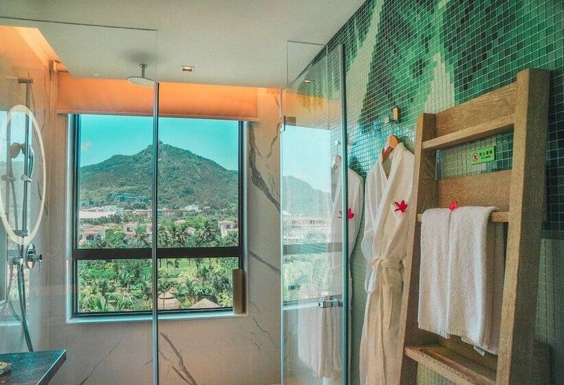 Premium room w/ mountain view, Holiday Inn Resort Qionghai Guantang, An Ihg
