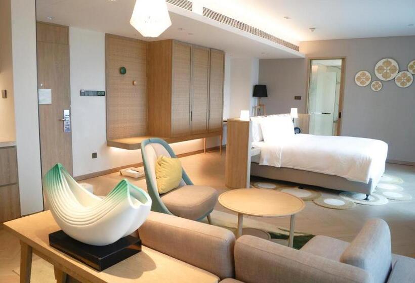 Люкс Кровать Кинг, Holiday Inn Resort Qionghai Guantang, An Ihg