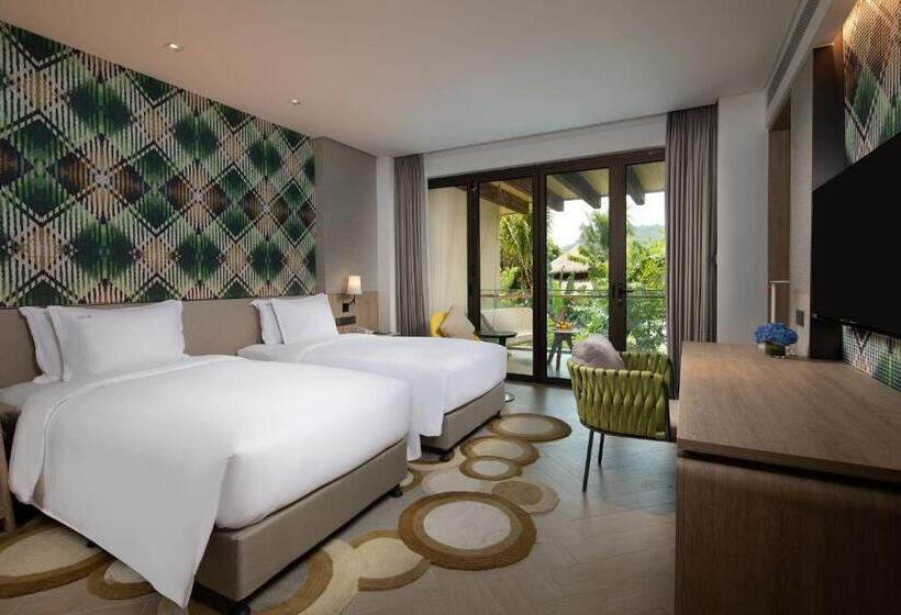 غرفة قياسية مزودة بشرفة مطلة على الحديقة, Holiday Inn Resort Qionghai Guantang, An Ihg