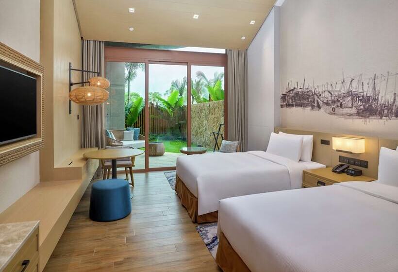 Номер Deluxe, Doubletree By Hilton Shanwei