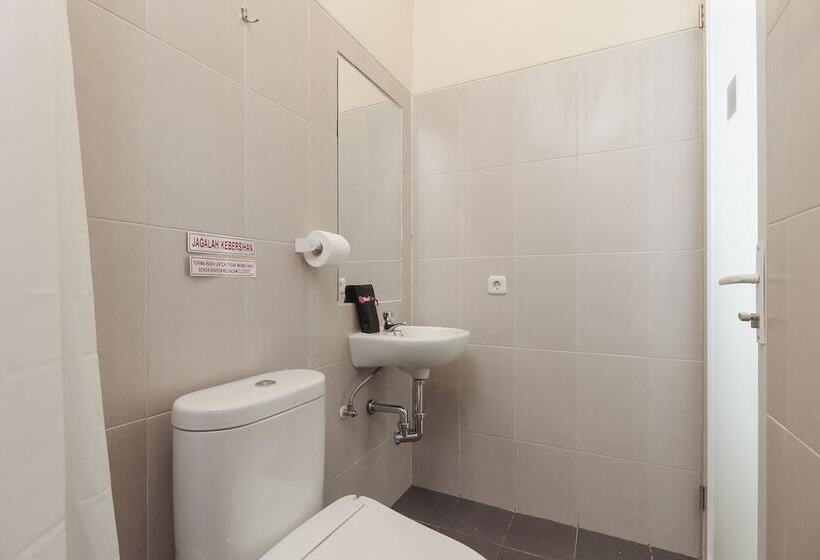 Номер Стандарт, Reddoorz Near Soekarno Hatta Airport