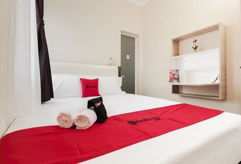 Номер Economy, Reddoorz Near Soekarno Hatta Airport