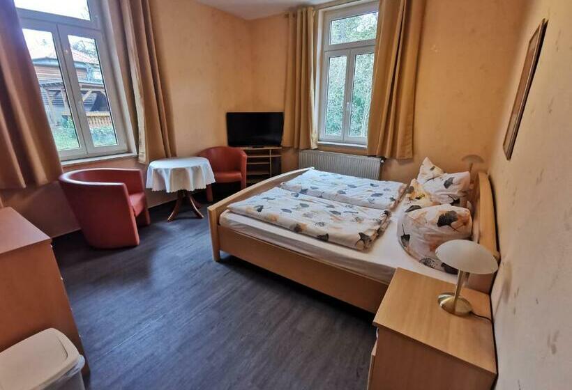 Семейный Номер Вид на Сад, Pension Am Nicolaiplatz