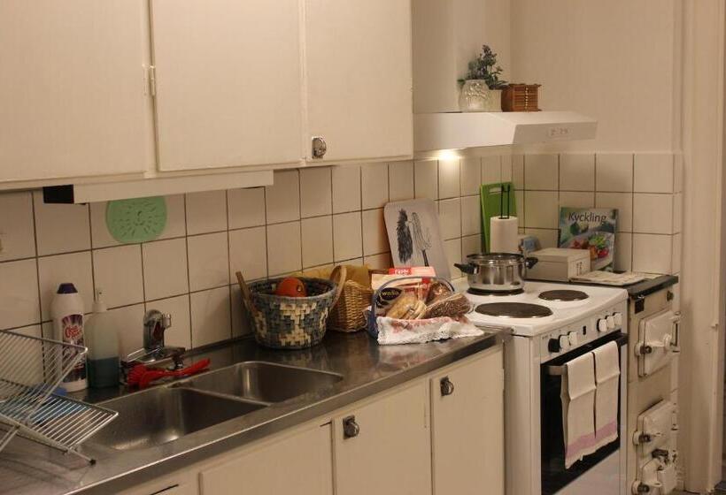 اتاق استاندارد چهار تخته, Affären Må Bra