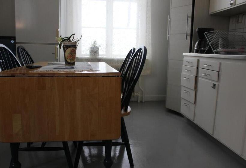 Négyágyas Standard Szoba, Affären Må Bra