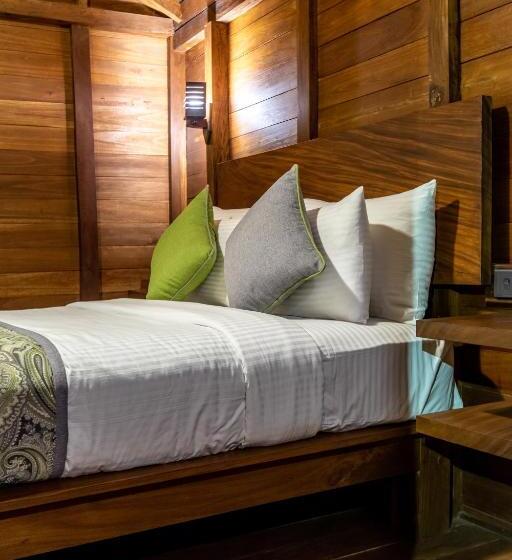 سوییت با چشم‌انداز کوه, Sigiriya King S Resort