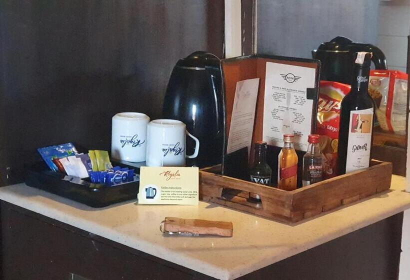 Номер Стандарт Вид на Бассейн, The Regalia Resort