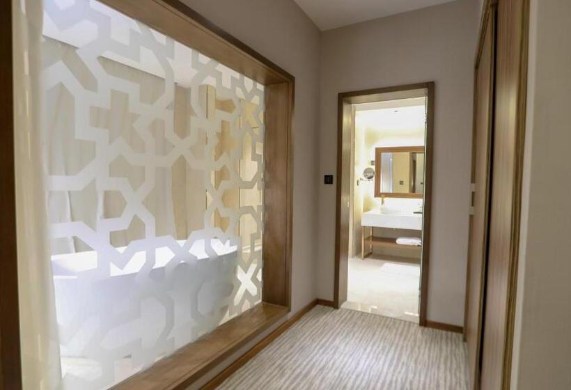 جناح إدارى, V Boutique