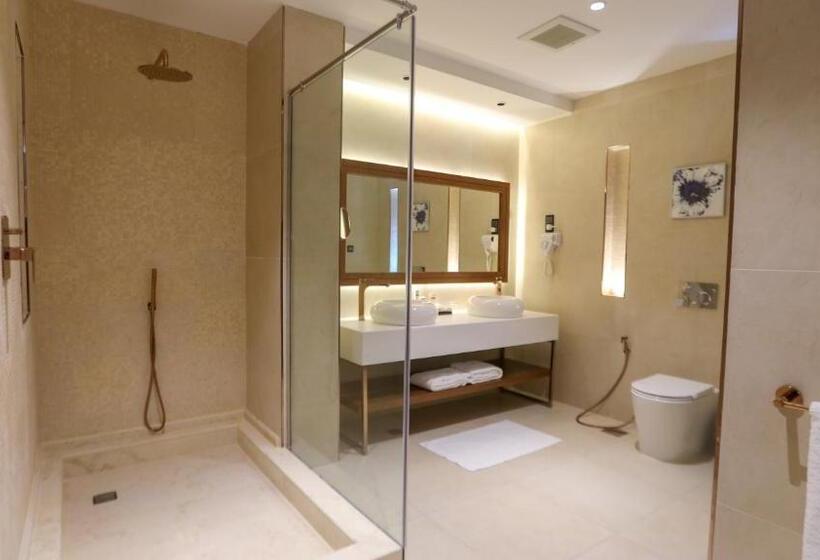 جناح عائلي, V Boutique