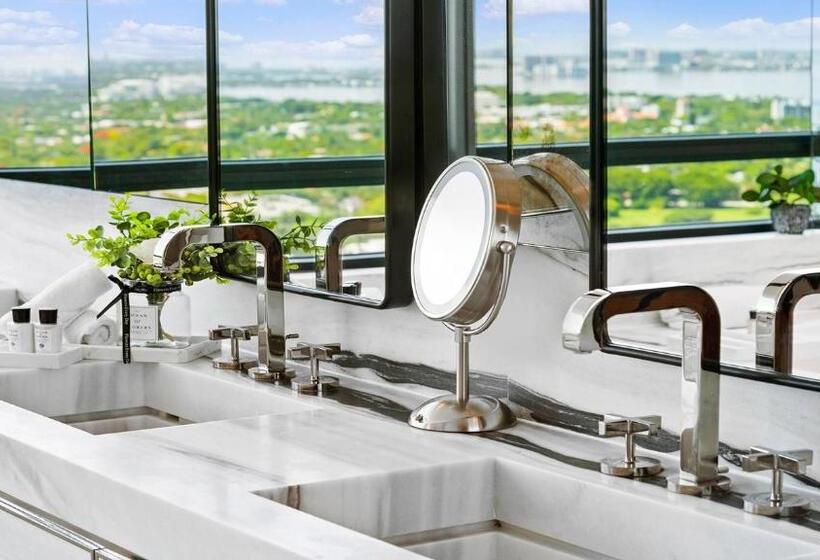 带4个卧室的公寓, Oceanview Private Condo At The Setai  1705