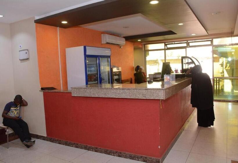 اتاق استاندارد سه نفره, Kilimanjaro Inn Kampala