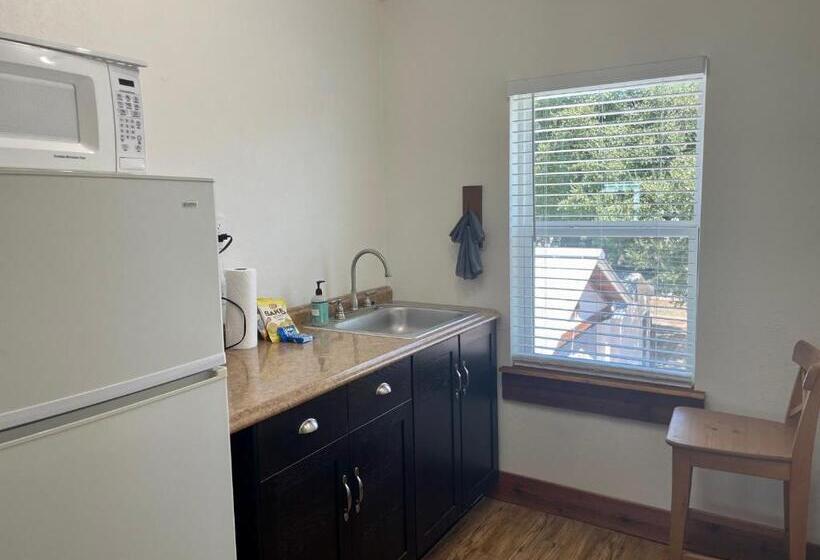 דירה בת חדר שינה 1 עם מרפסת, Blanco County Inn & Guesthouses