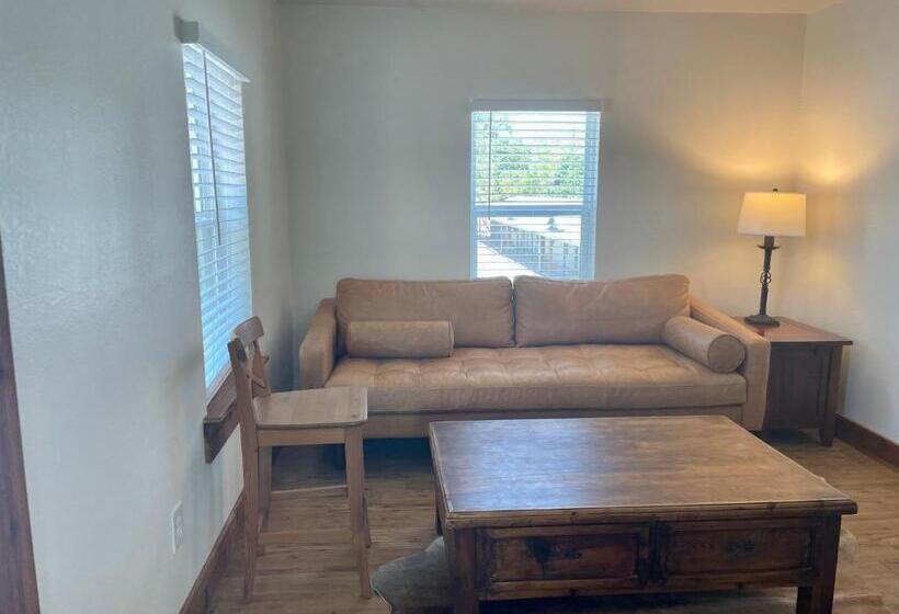דירה בת חדר שינה 1 עם מרפסת, Blanco County Inn & Guesthouses