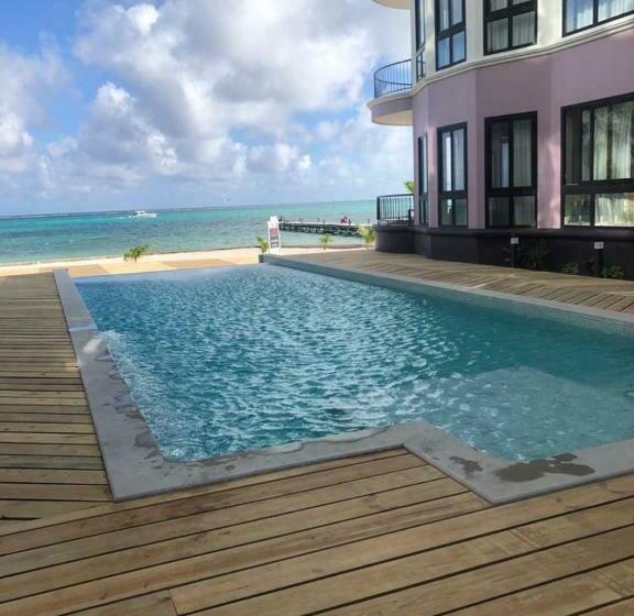سوییت لوکس, Diamante Beachfront Suites