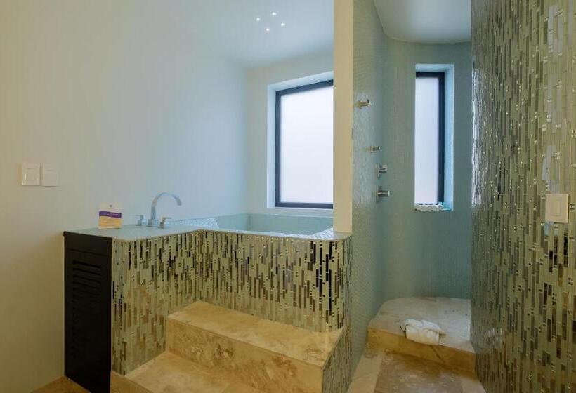سوییت لوکس, Diamante Beachfront Suites