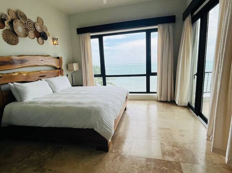Deluxe Suite Sea View, Diamante Beachfront Suites