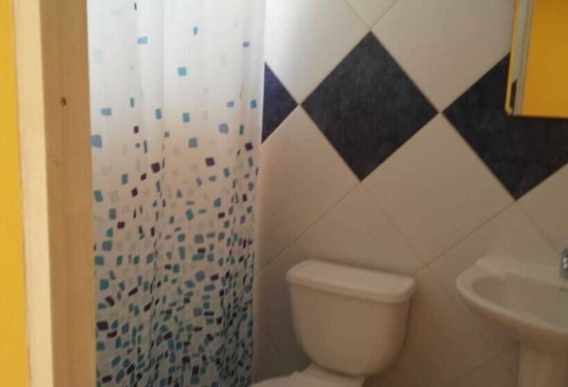 标准三人间, Hostal Apanantor 1