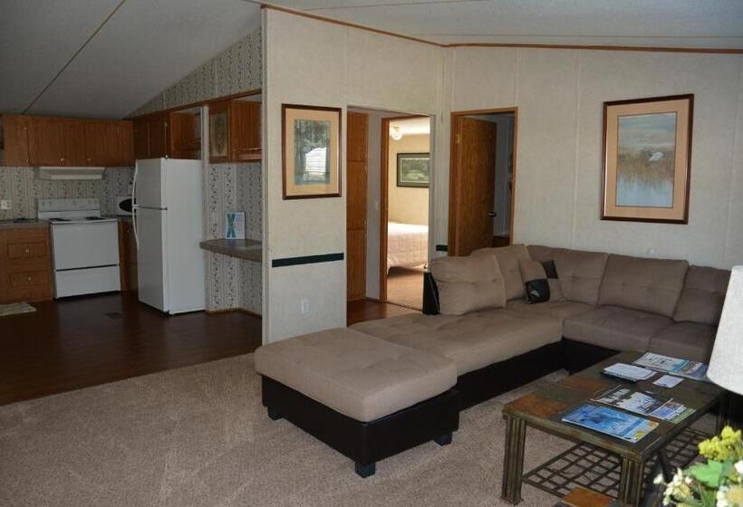 Хижина, Camp Mack, A Guy Harvey Lodge