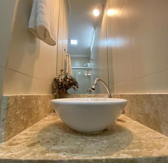 스위트, Rogai Hotel Pousada