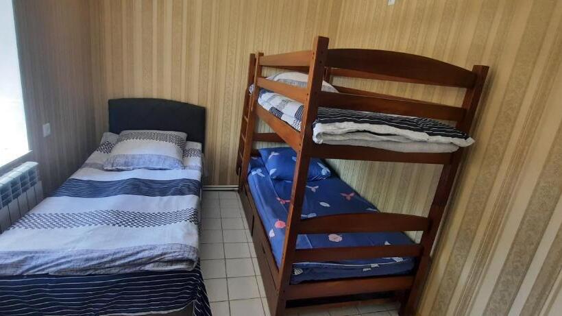 اتاق استاندارد سه نفره, Dream House & Hostel