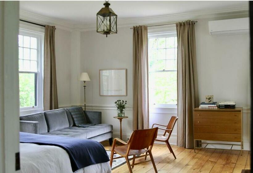 디럭스 룸, The Inn At Kenmore Hall