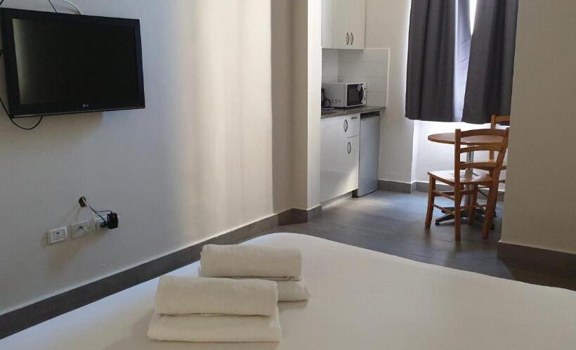 Studio Standard Lit King Size, David Hameleh House