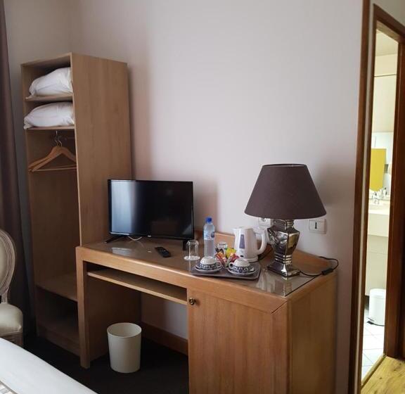 Номер Deluxe, Eden