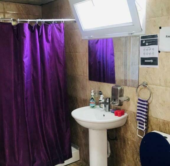 تختخواب در اتاق مشترک, Hostel Forrest