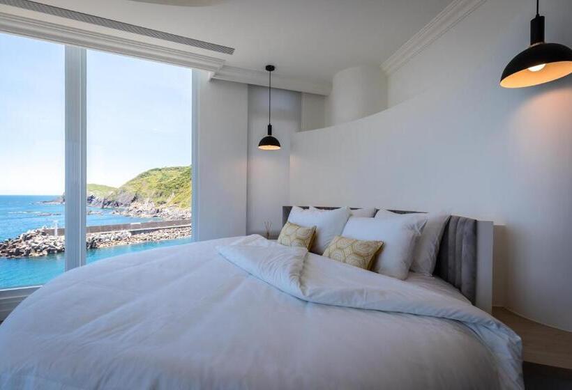 اتاق لوکس با چشم‌انداز دریا, Brighthouse