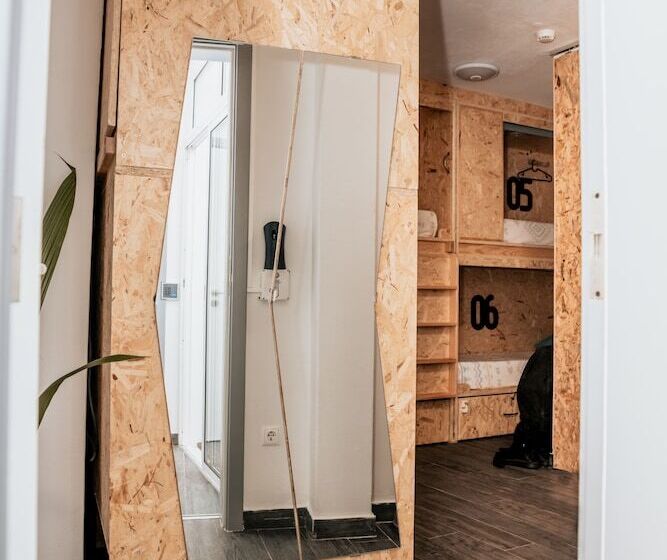 Cama em Quarto Compartilhado, Deck Lodge