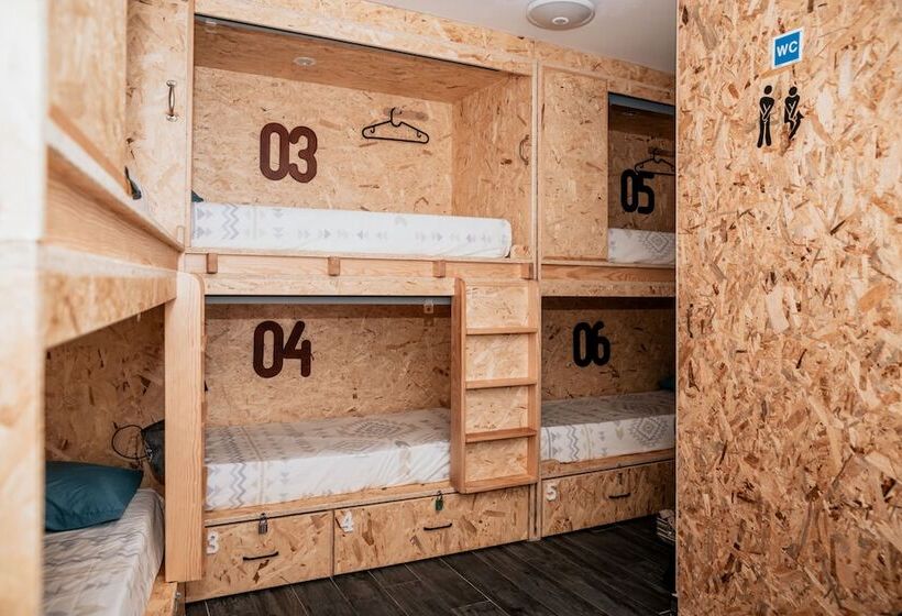 Cama em Quarto Compartilhado, Deck Lodge